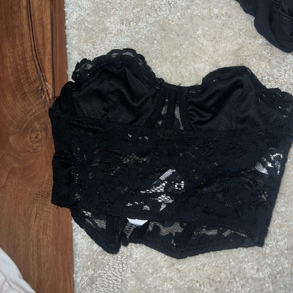 Kendall and Kylie Black lace corset - Picture 2 of 2